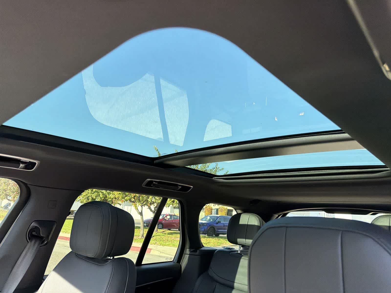 Thumbnail: 2023 Land Rover Range Rover - 10