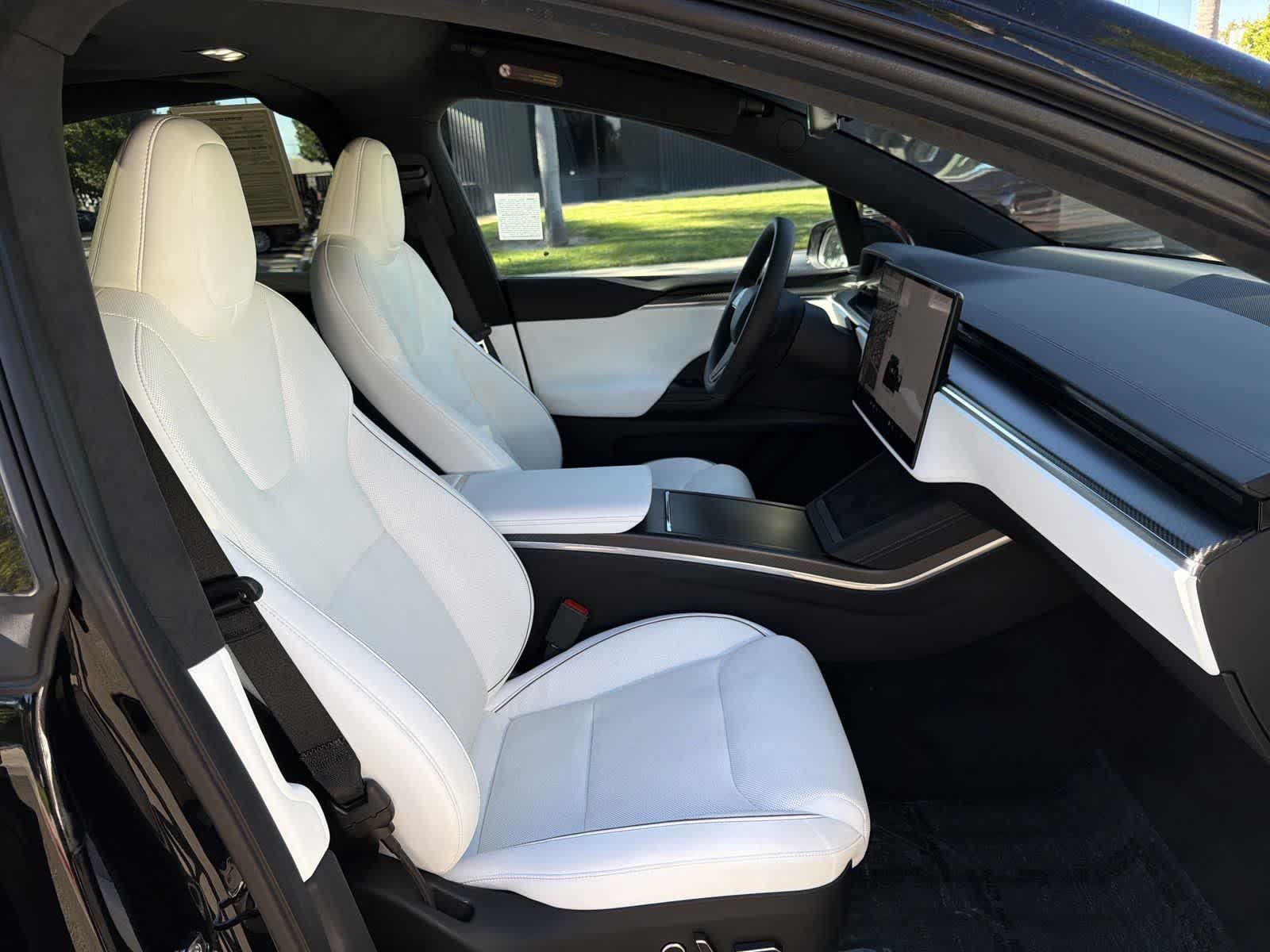 Thumbnail: 2022 Tesla Model X - 34