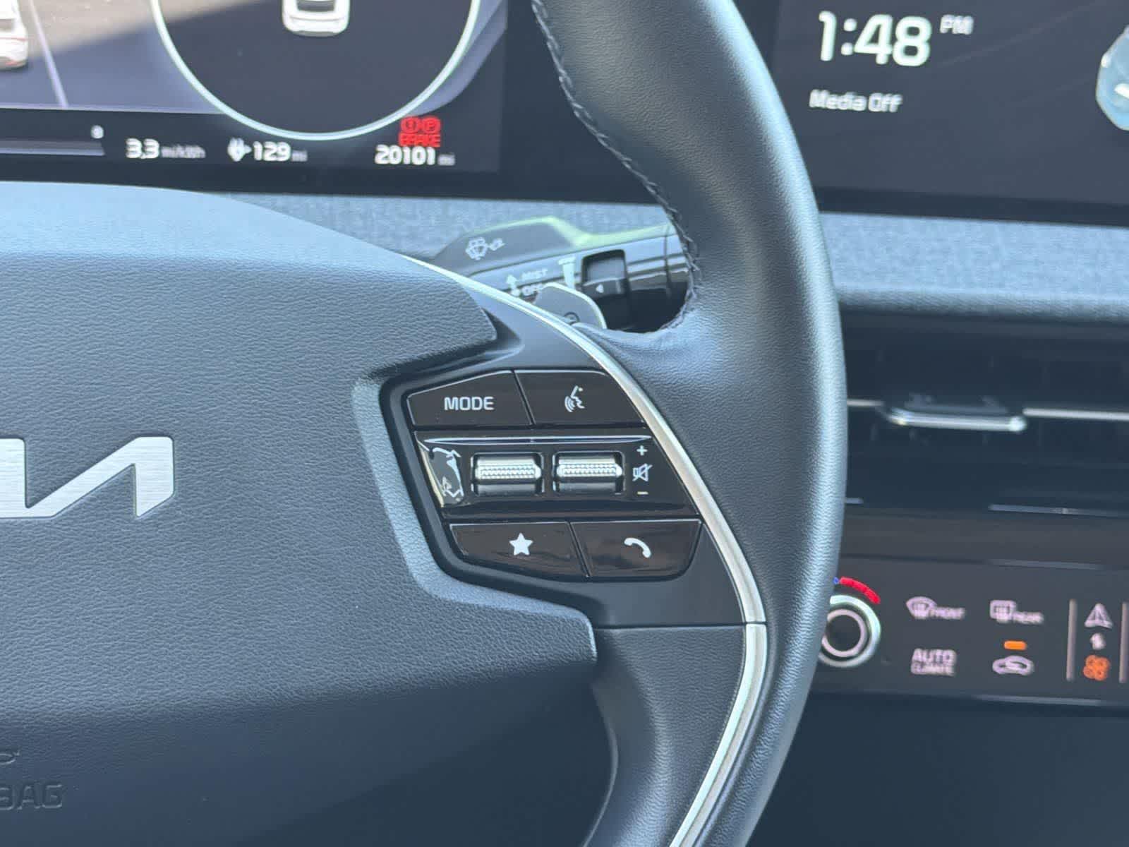 Thumbnail: 2022 Kia EV6 - 13