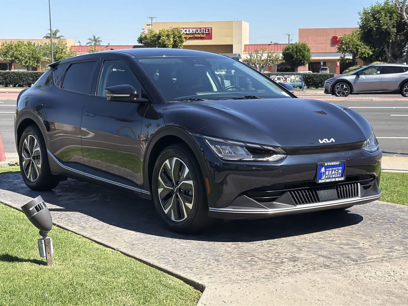 Thumbnail: 2022 Kia EV6 - 8