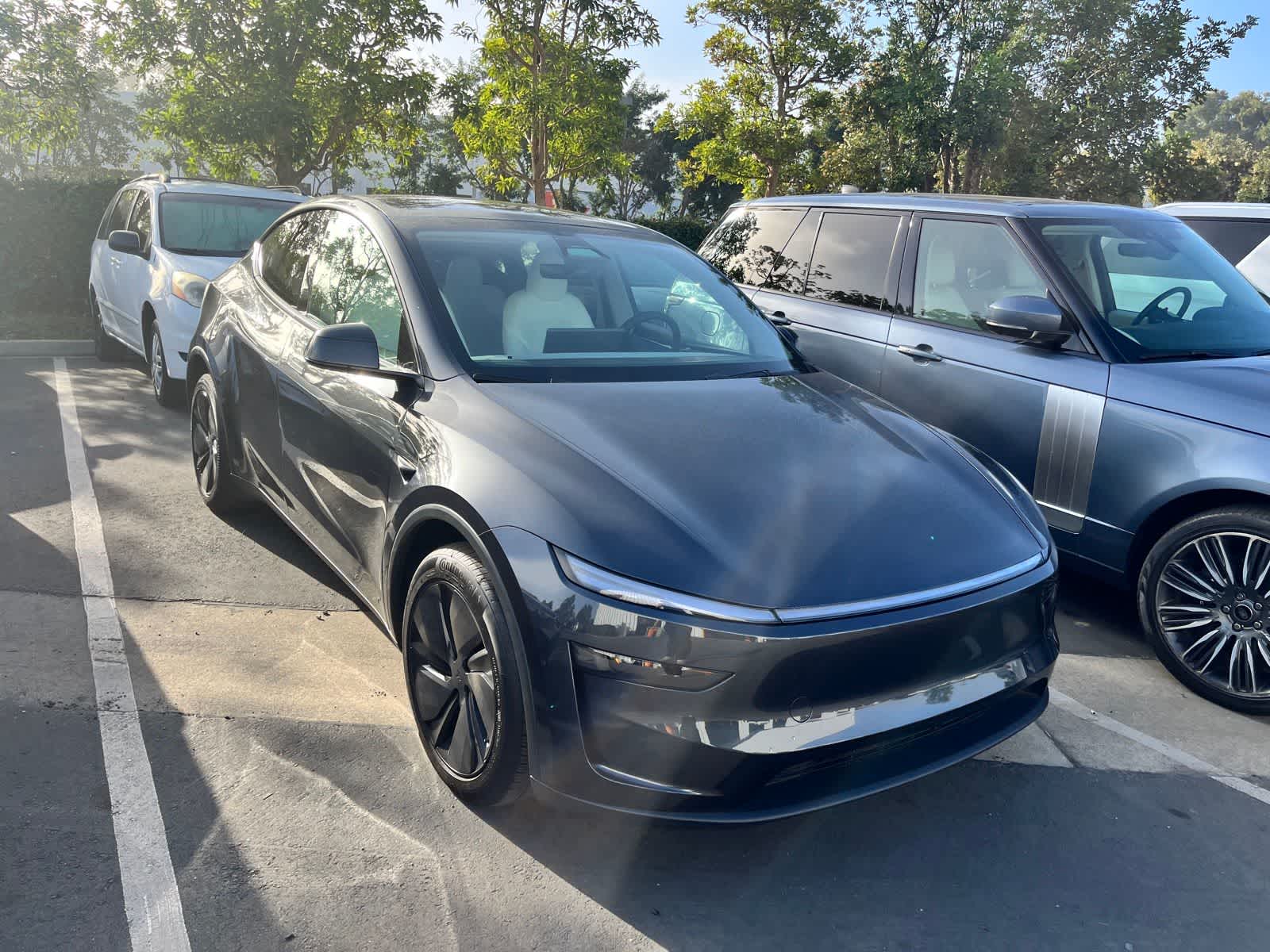 2026 Tesla Model Y photo 2
