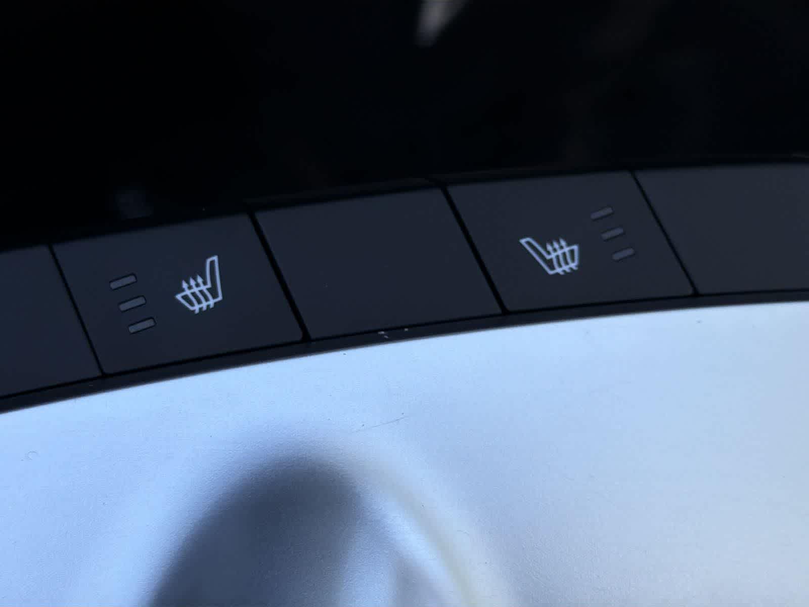 Thumbnail: 2022 Kia EV6 - 21