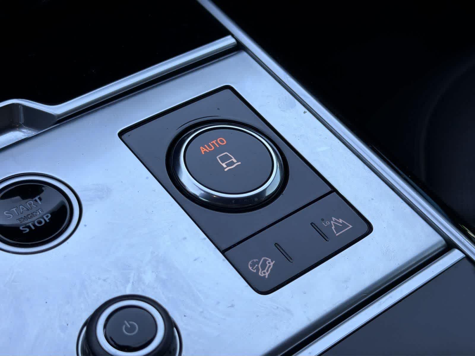 Thumbnail: 2023 Land Rover Range Rover - 21