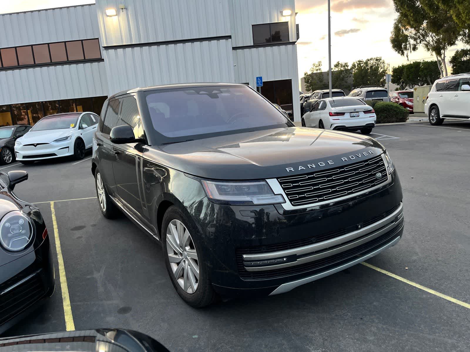 2023 Land Rover Range Rover SE photo 2