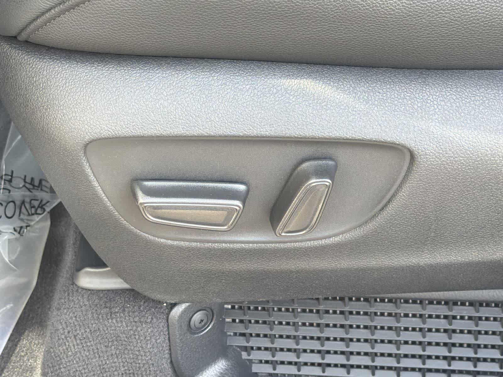 Thumbnail: 2025 Toyota Sienna - 25