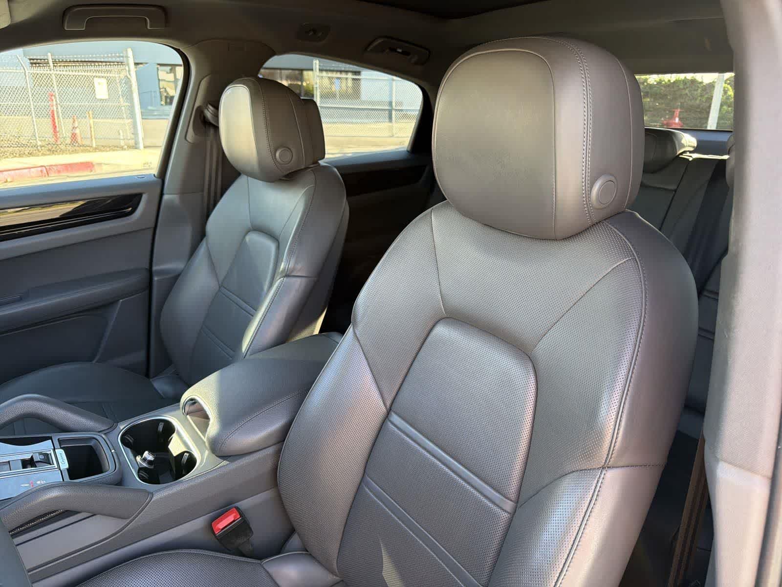 Thumbnail: 2021 Porsche Cayenne - 24