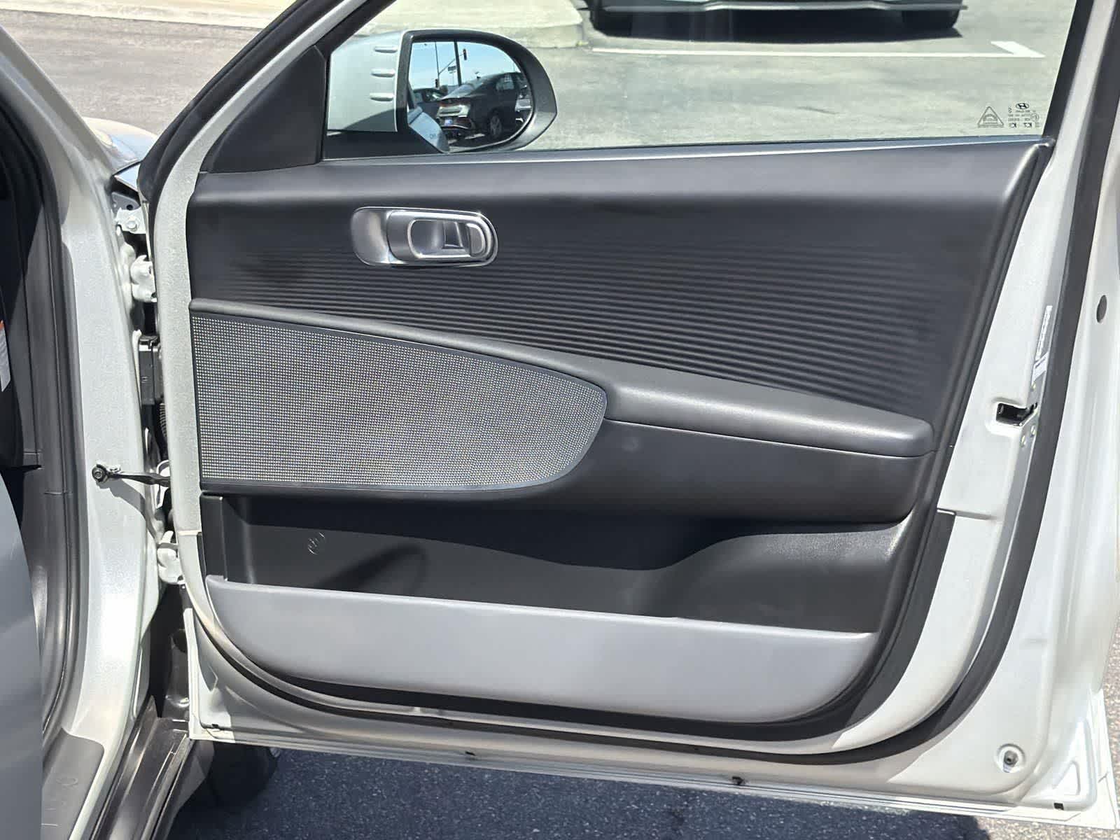 Thumbnail: 2023 Hyundai Ioniq 6 - 32