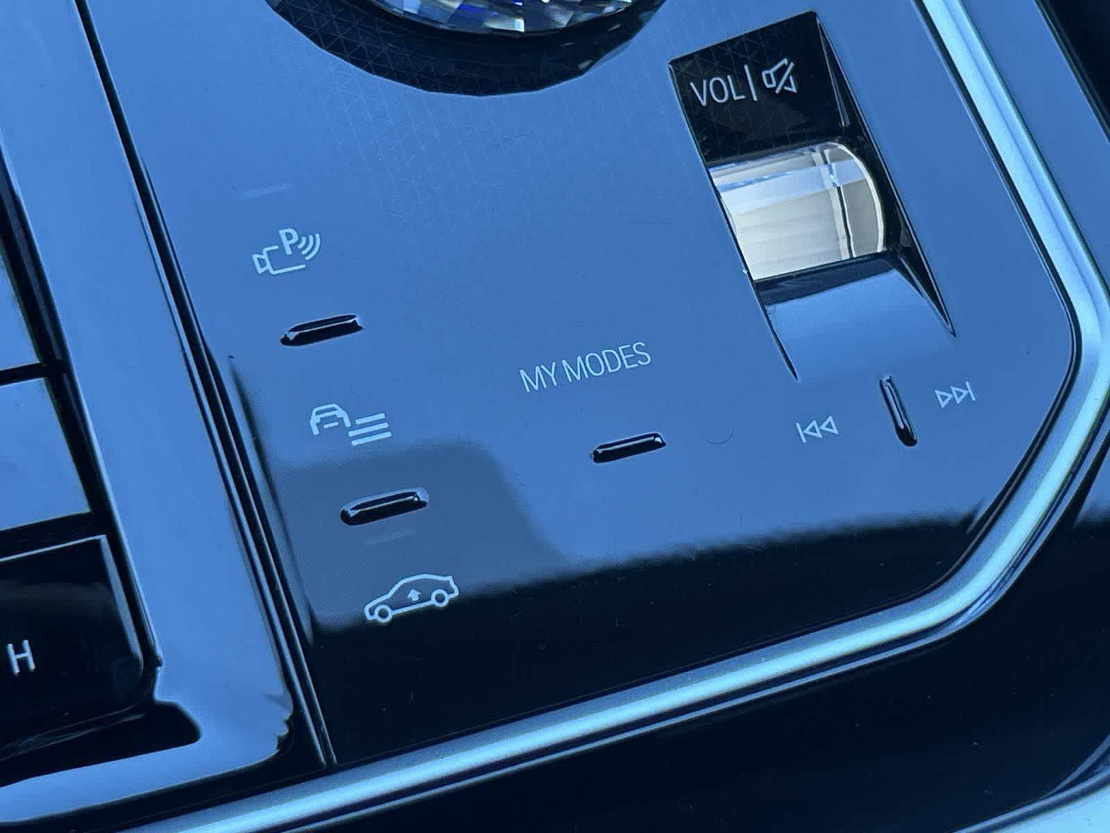 Thumbnail: 2023 BMW 7 Series - 24