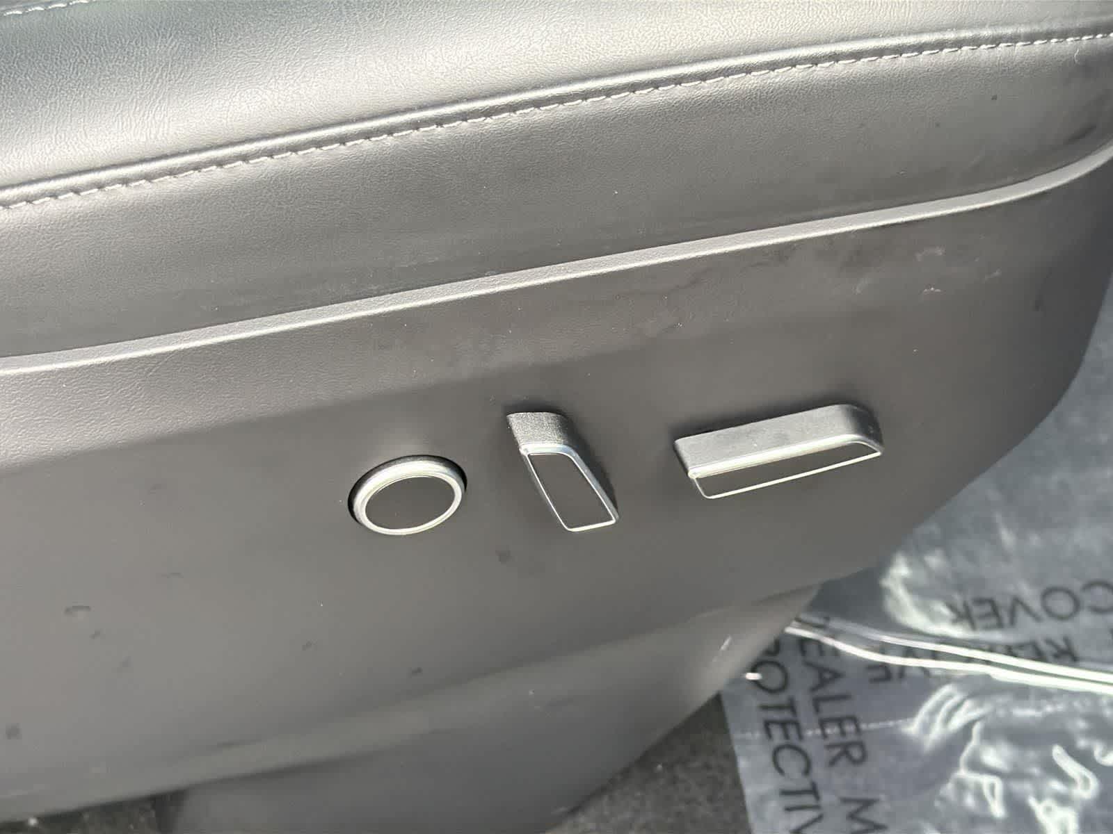 Thumbnail: 2025 Tesla Model X - 33