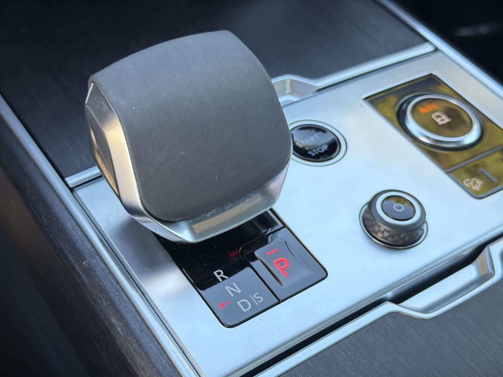 Thumbnail: 2023 Land Rover Range Rover - 15