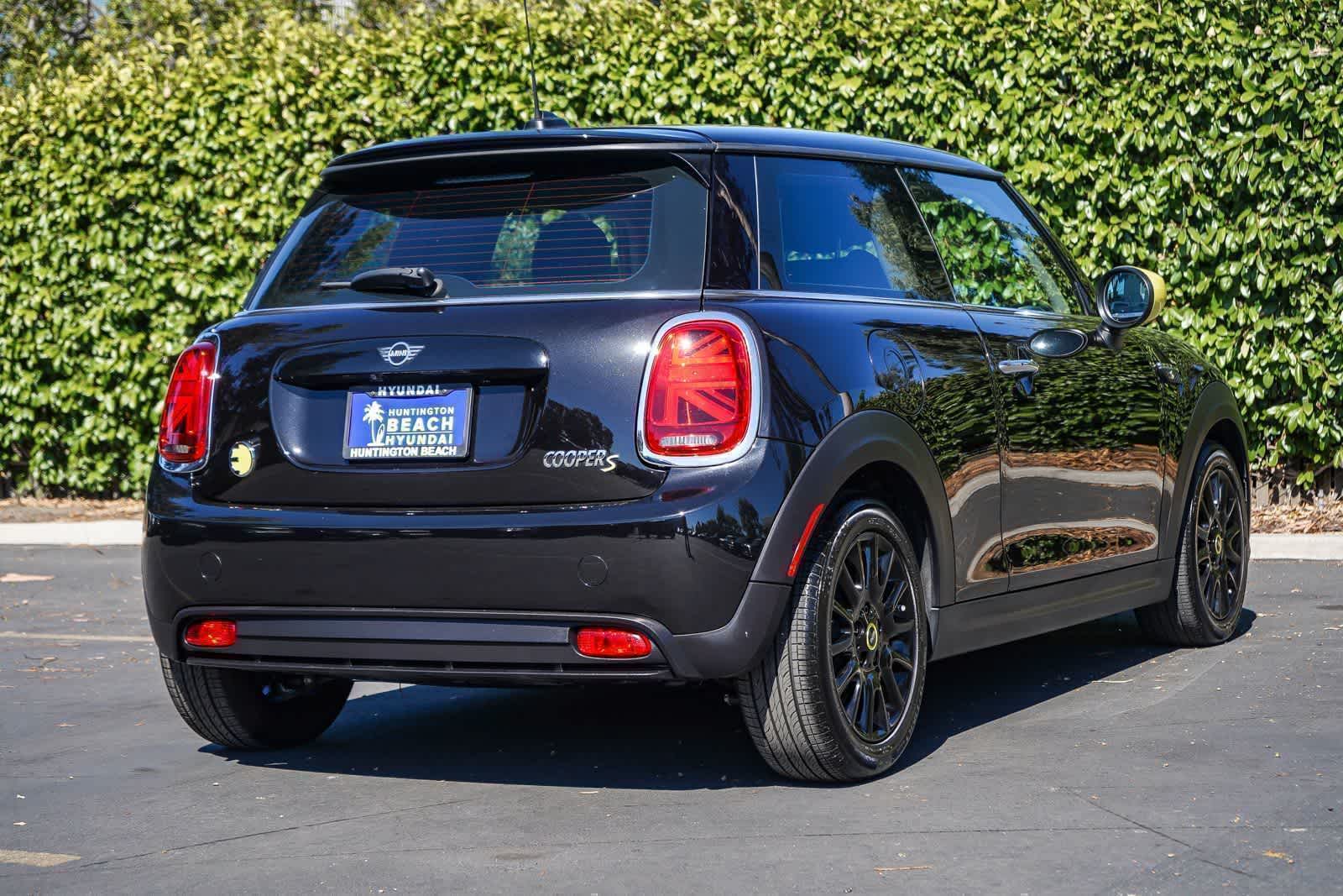 Thumbnail: 2022 MINI Cooper Hardtop - 6