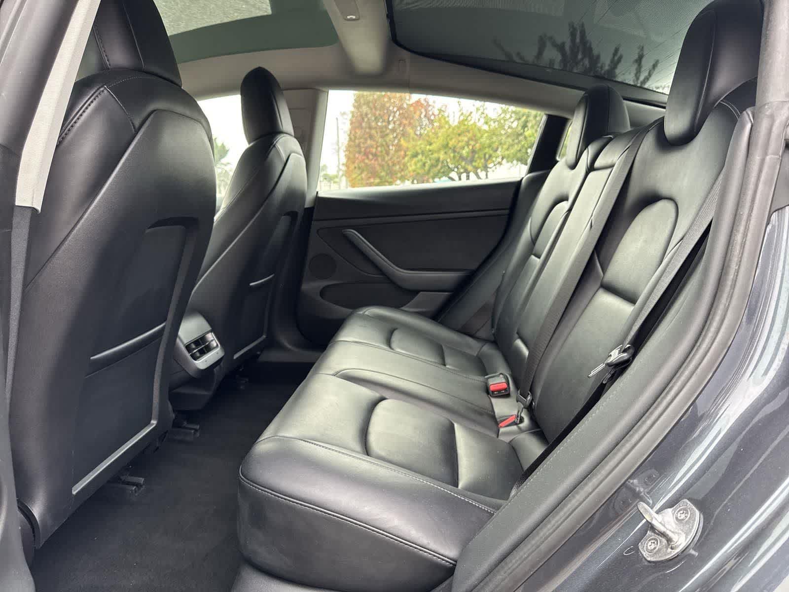 Thumbnail: 2022 Tesla Model 3 - 28