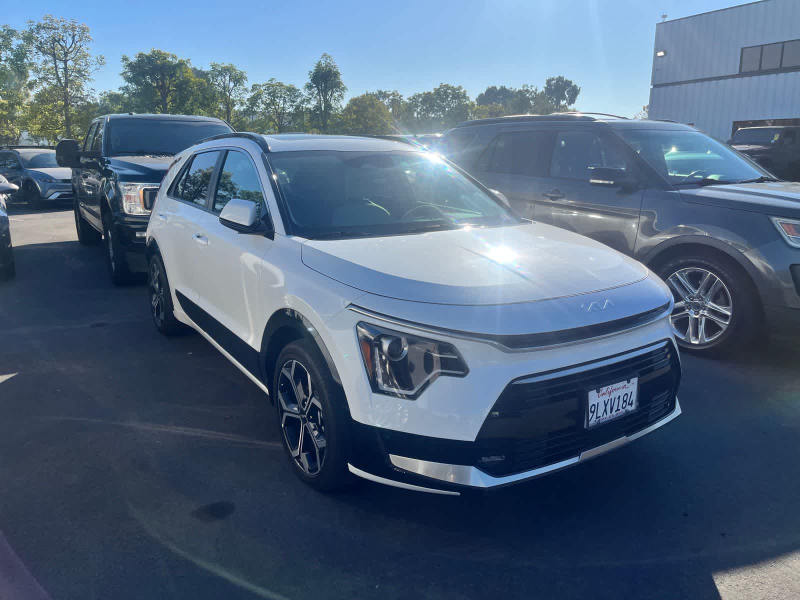 2024 Kia Niro EX Touring photo 2