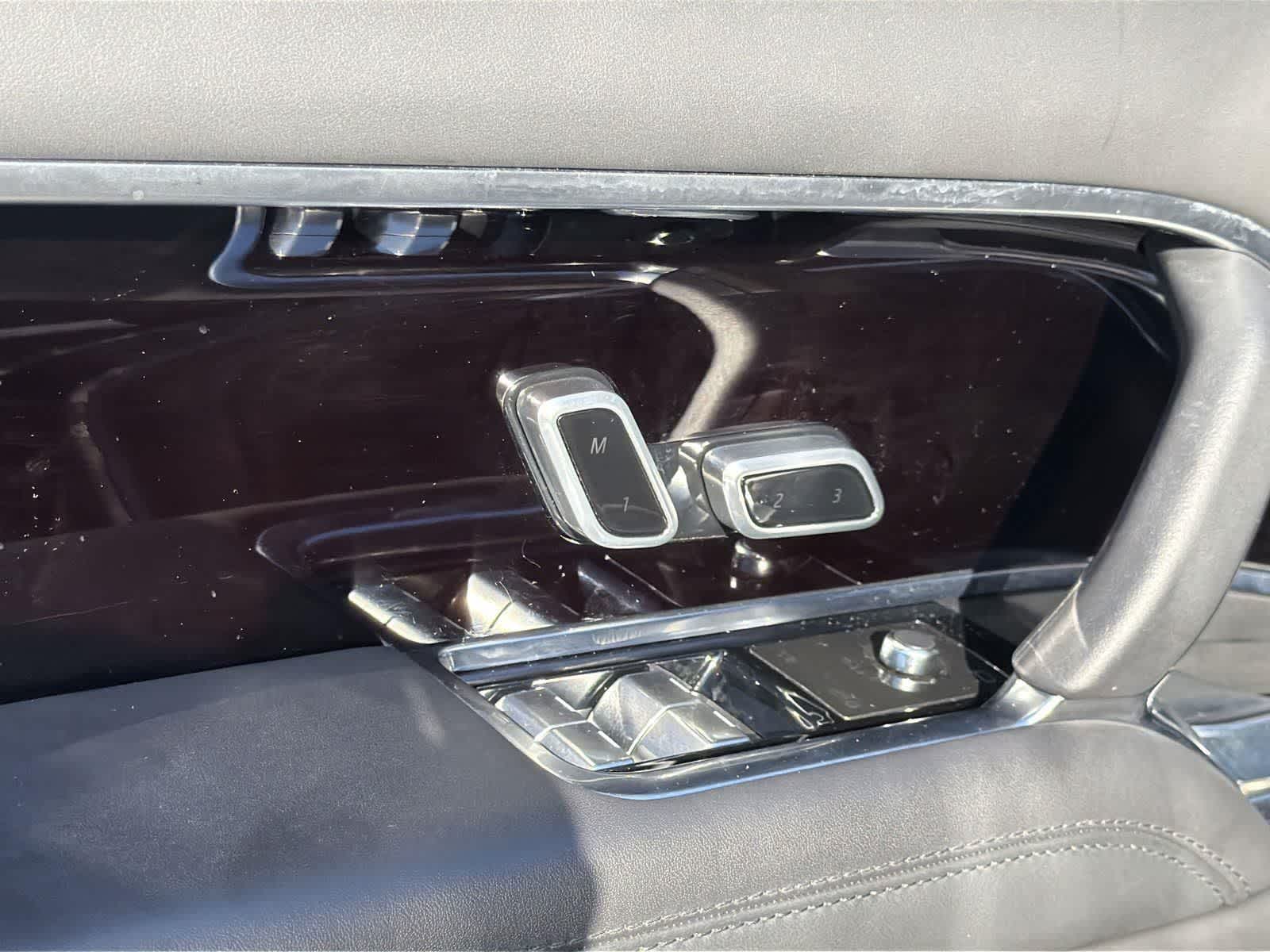 Thumbnail: 2023 Land Rover Range Rover - 26