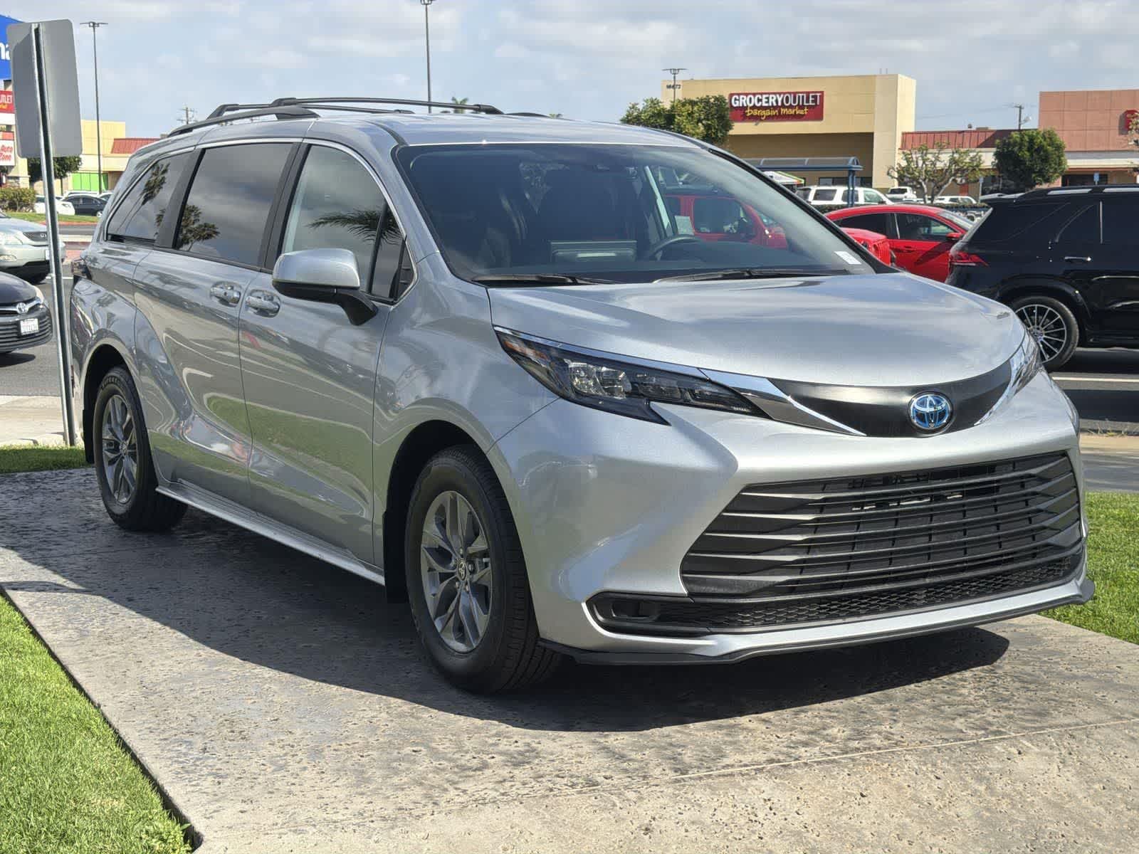Thumbnail: 2025 Toyota Sienna - 8