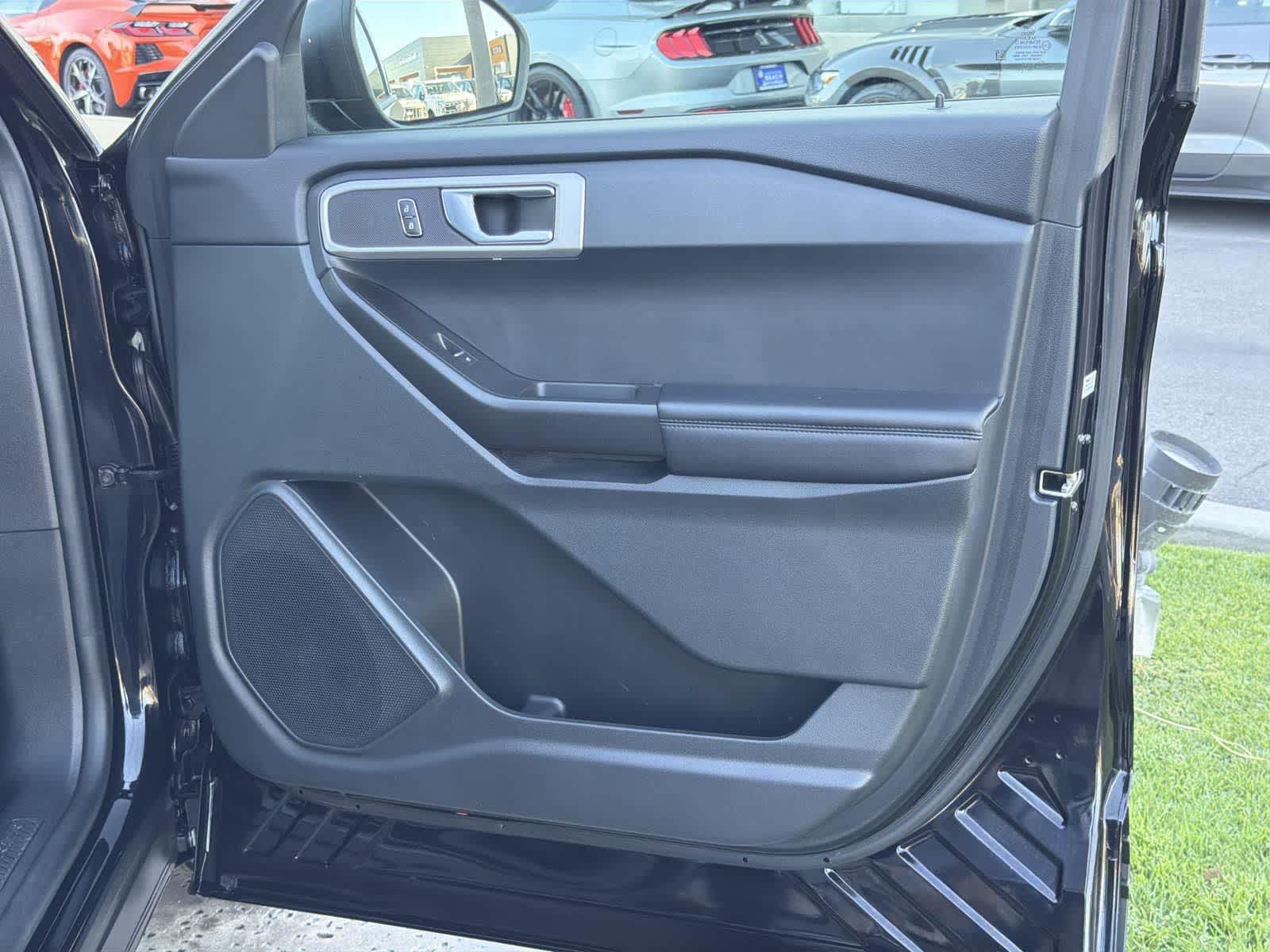 Thumbnail: 2021 Ford Explorer - 32