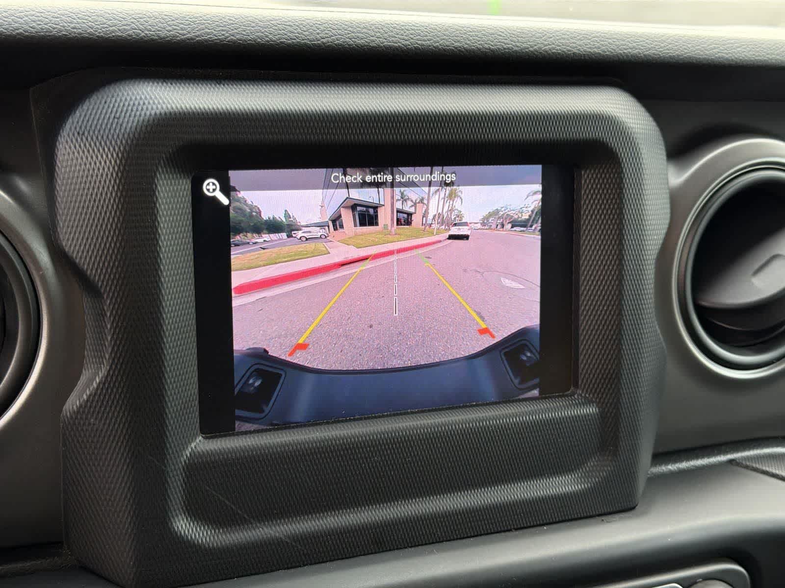 Thumbnail: 2022 Jeep Gladiator - 17