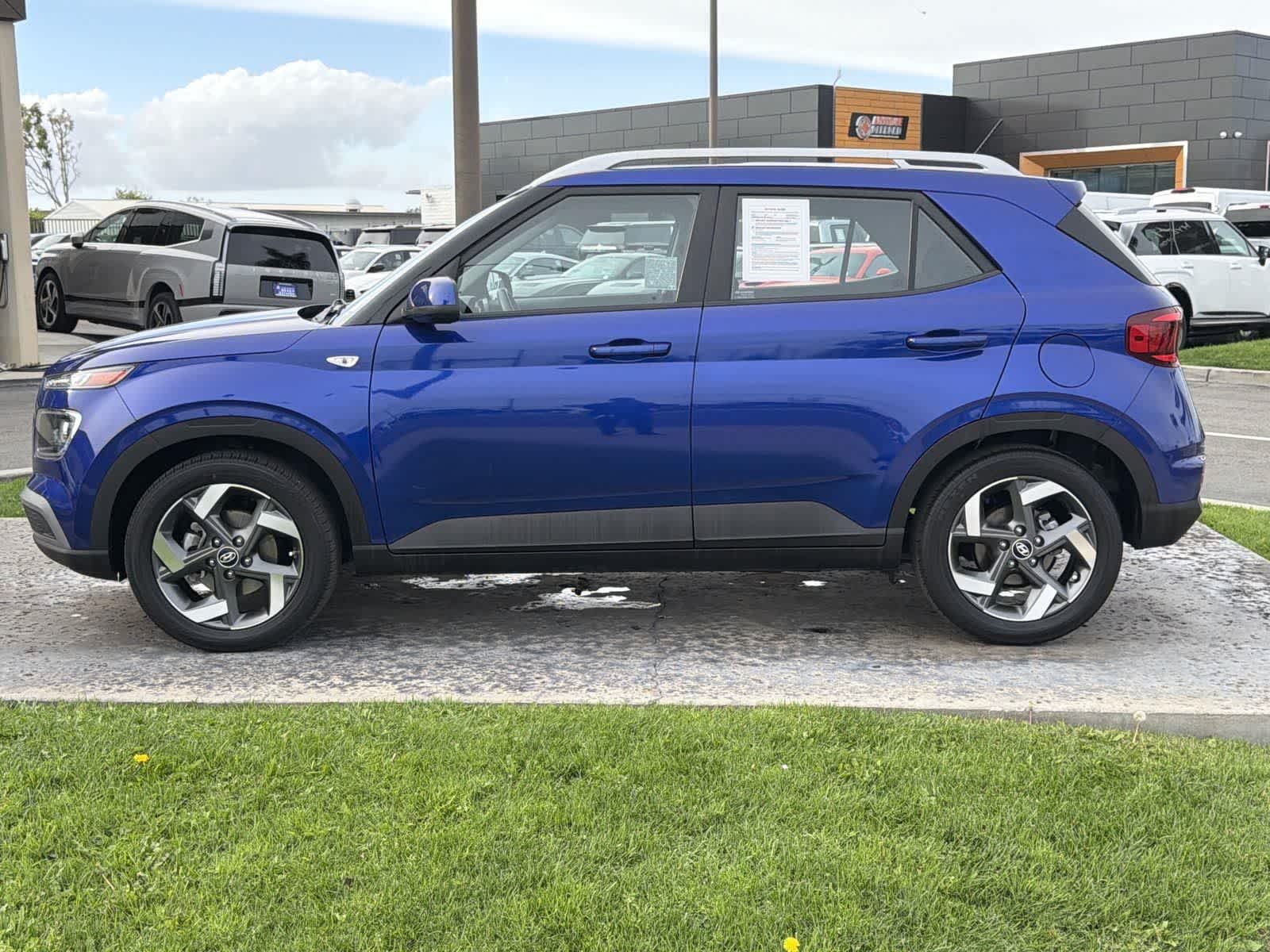 Thumbnail: 2023 Hyundai Venue - 3