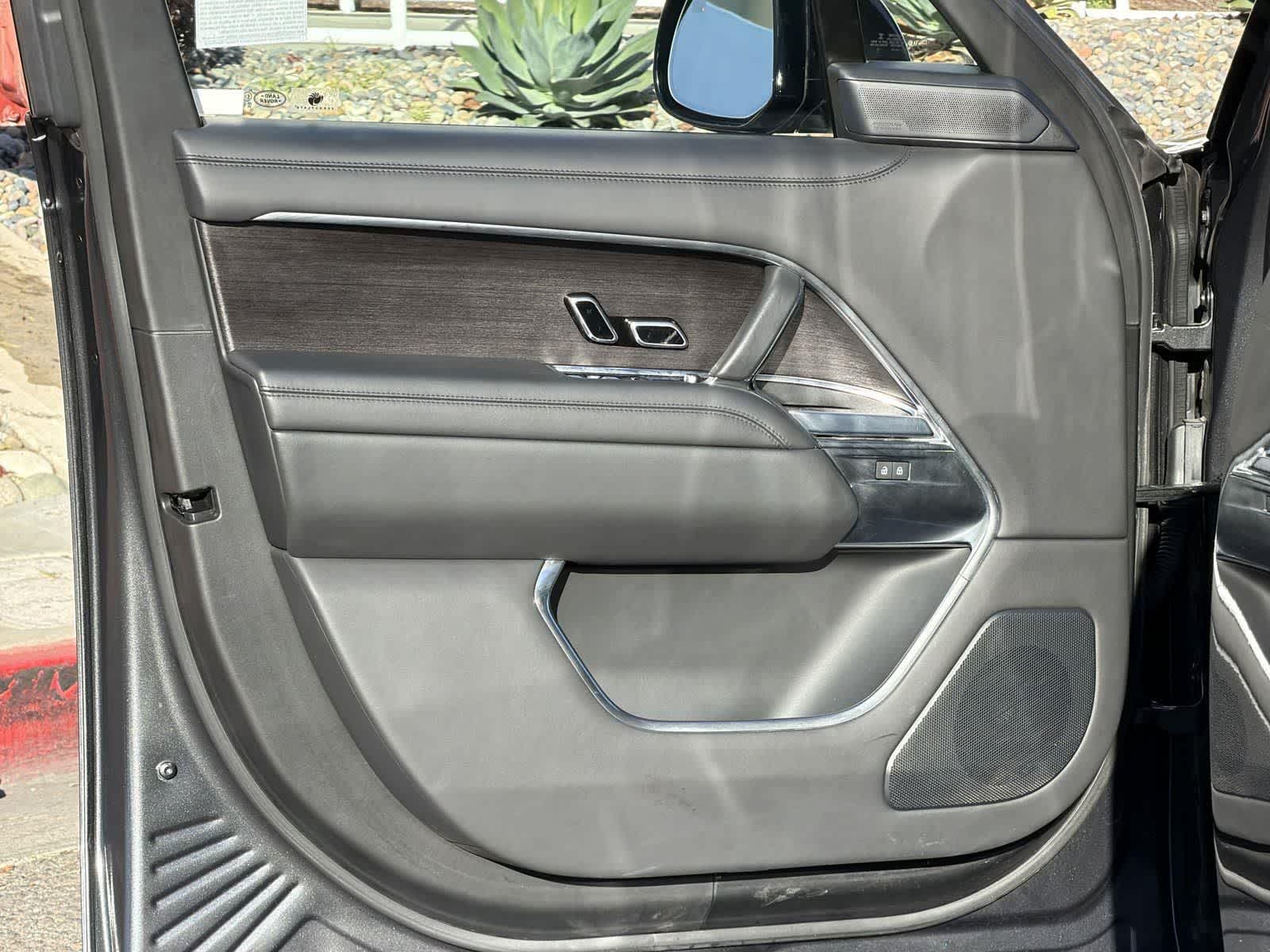 Thumbnail: 2023 Land Rover Range Rover - 20