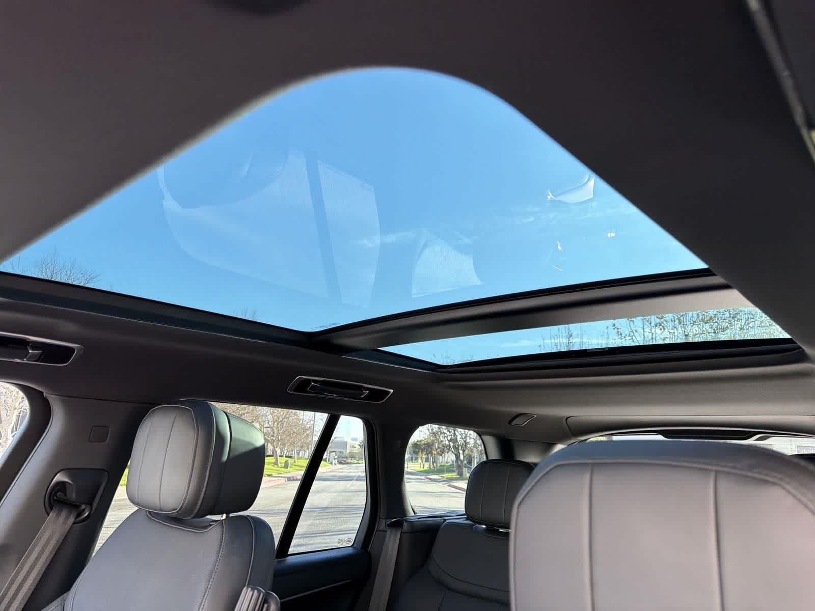 Thumbnail: 2023 Land Rover Range Rover - 10