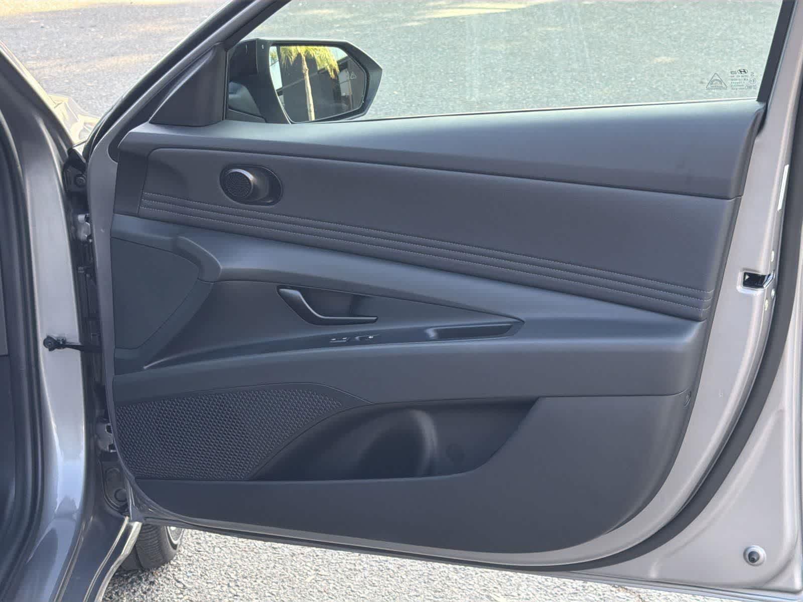 Thumbnail: 2025 Hyundai Elantra - 32