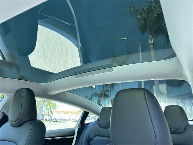 Thumbnail: 2025 Tesla Model 3 - 10