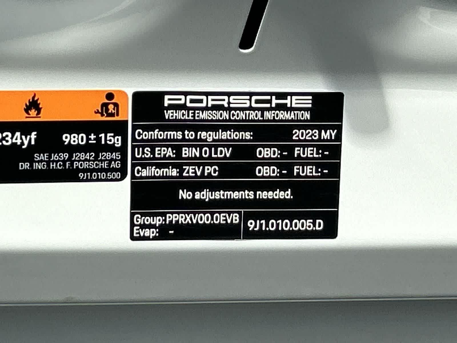 Thumbnail: 2023 Porsche Taycan - 9