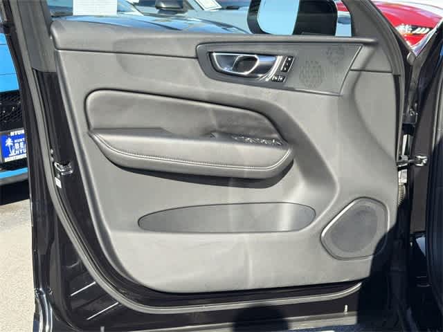 Thumbnail: 2022 Volvo XC60 - 21
