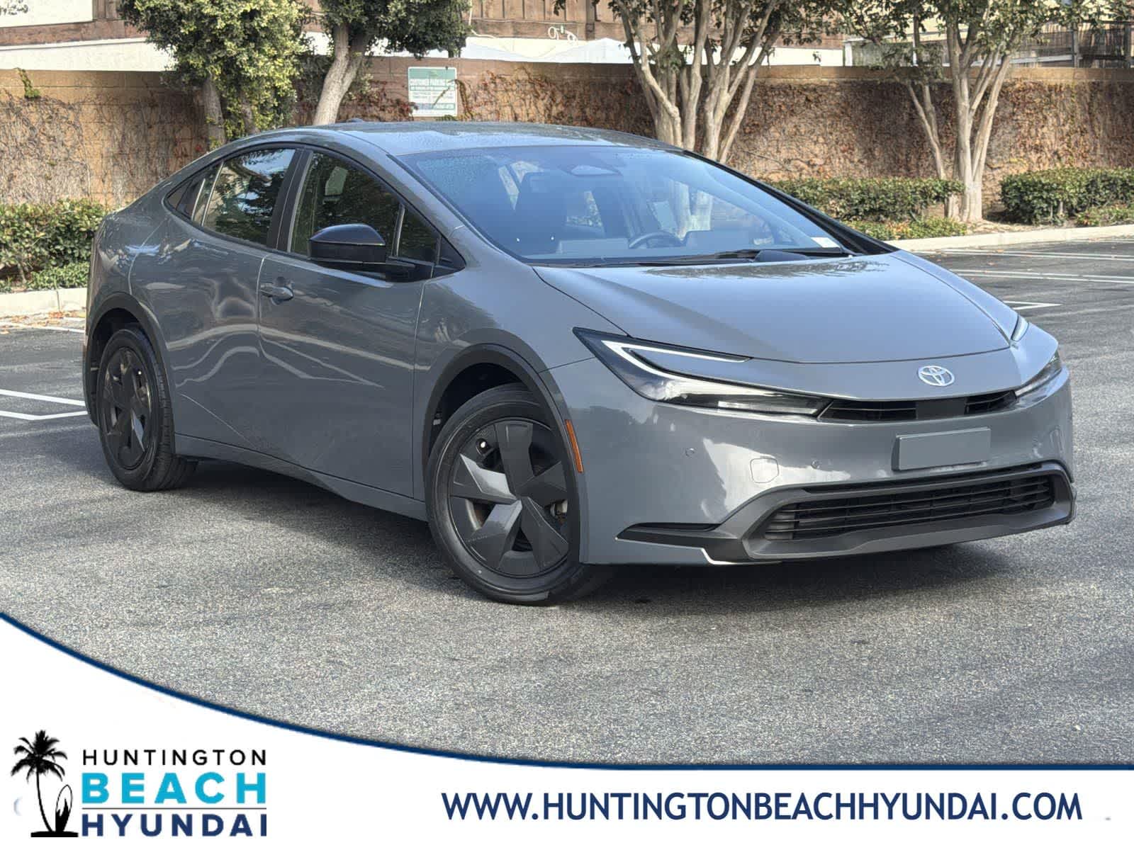 2024 Toyota Prius LE's photo