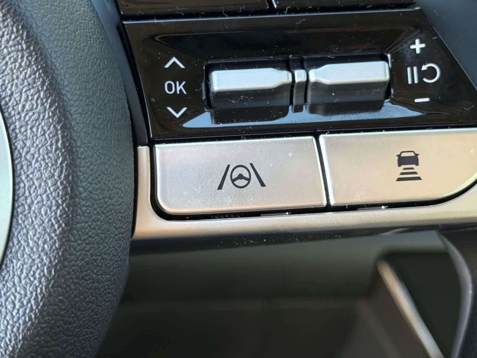 Thumbnail: 2025 Hyundai Elantra - 23