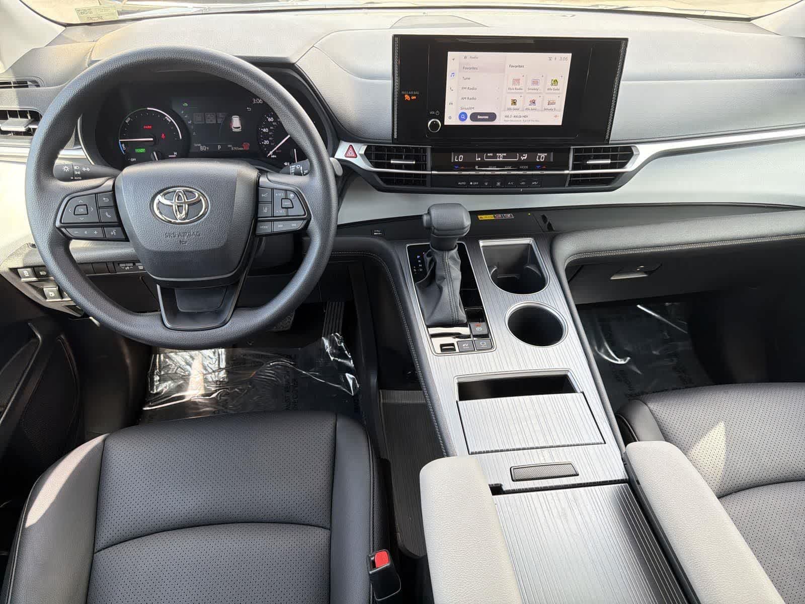 Thumbnail: 2025 Toyota Sienna - 10