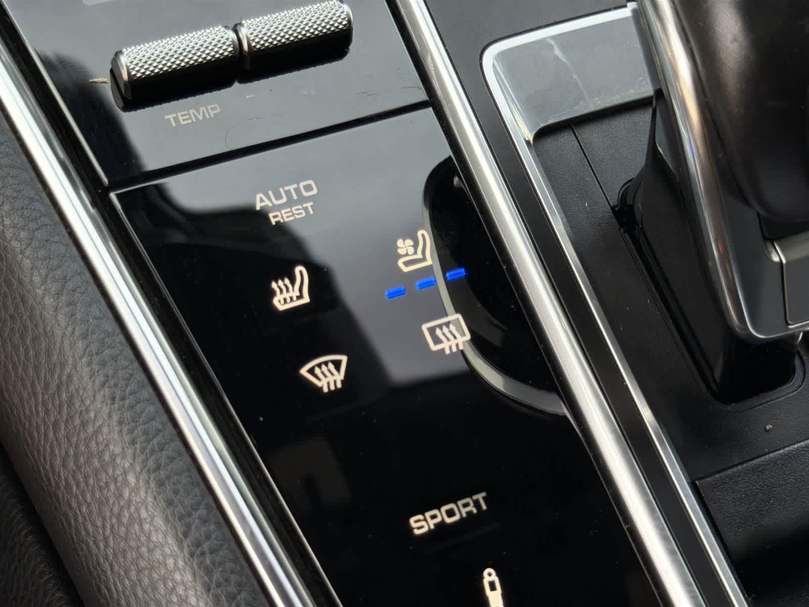 Thumbnail: 2021 Porsche Panamera - 22