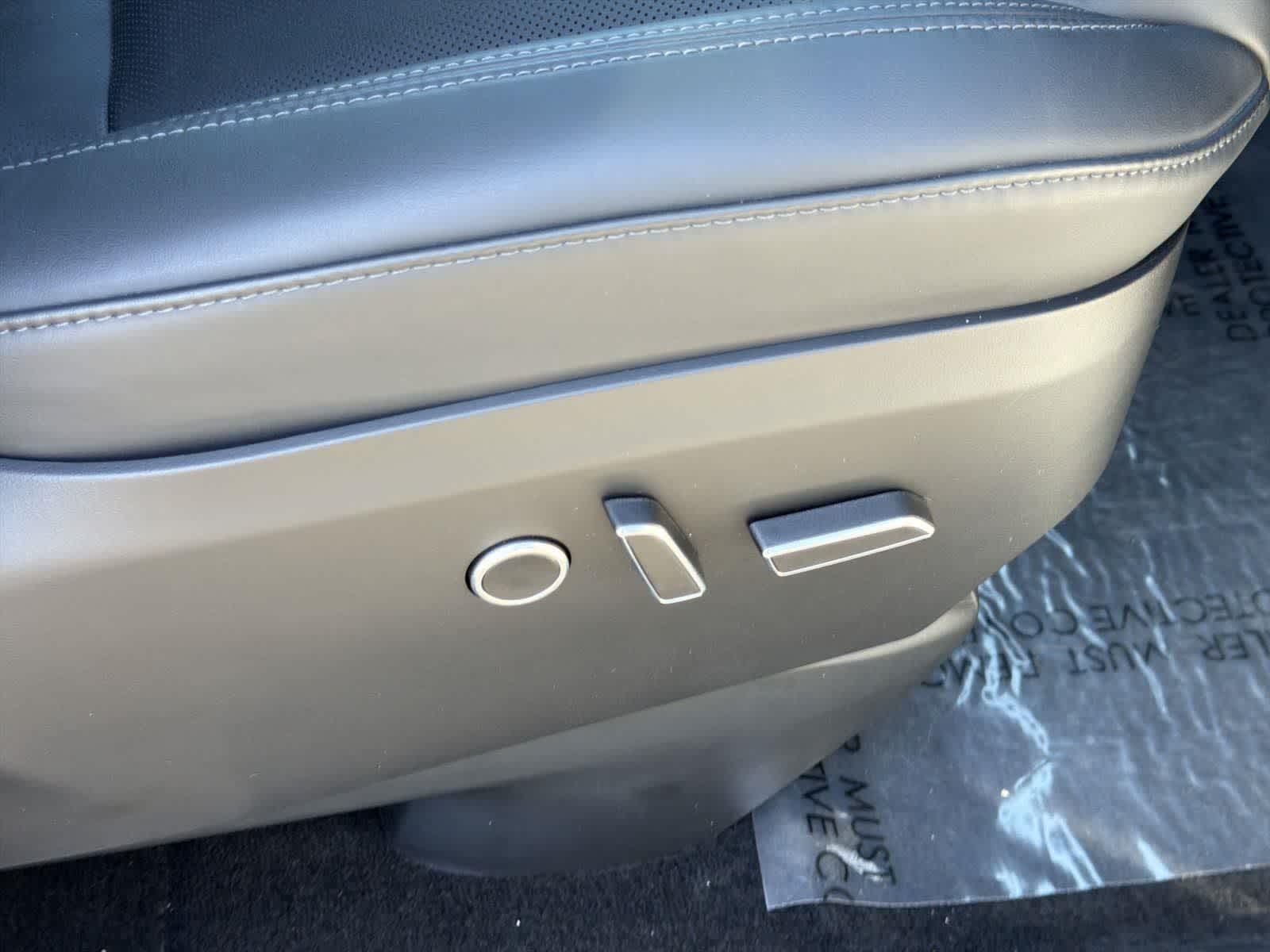 Thumbnail: 2022 Tesla Model X - 36