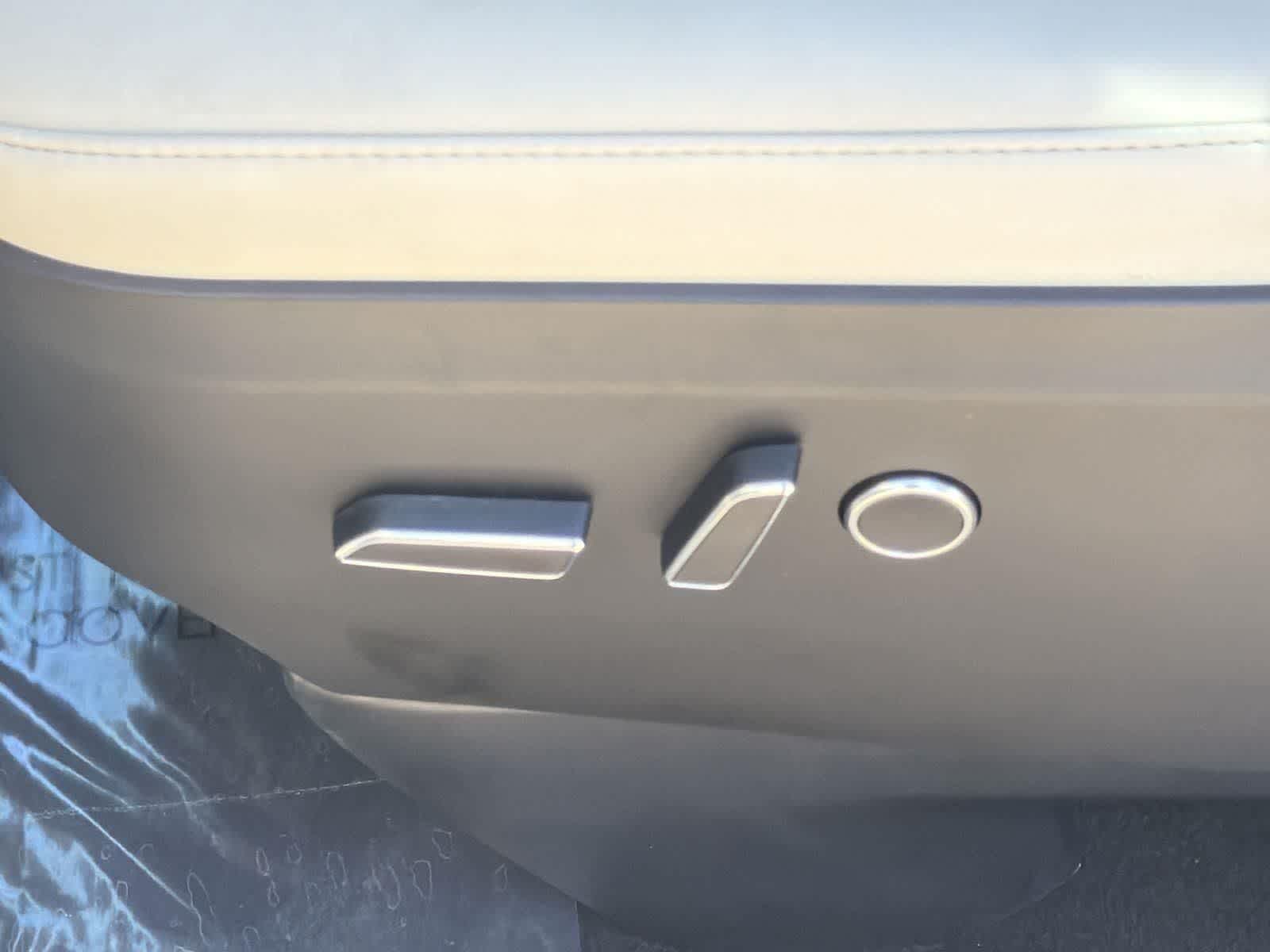 Thumbnail: 2022 Tesla Model X - 26