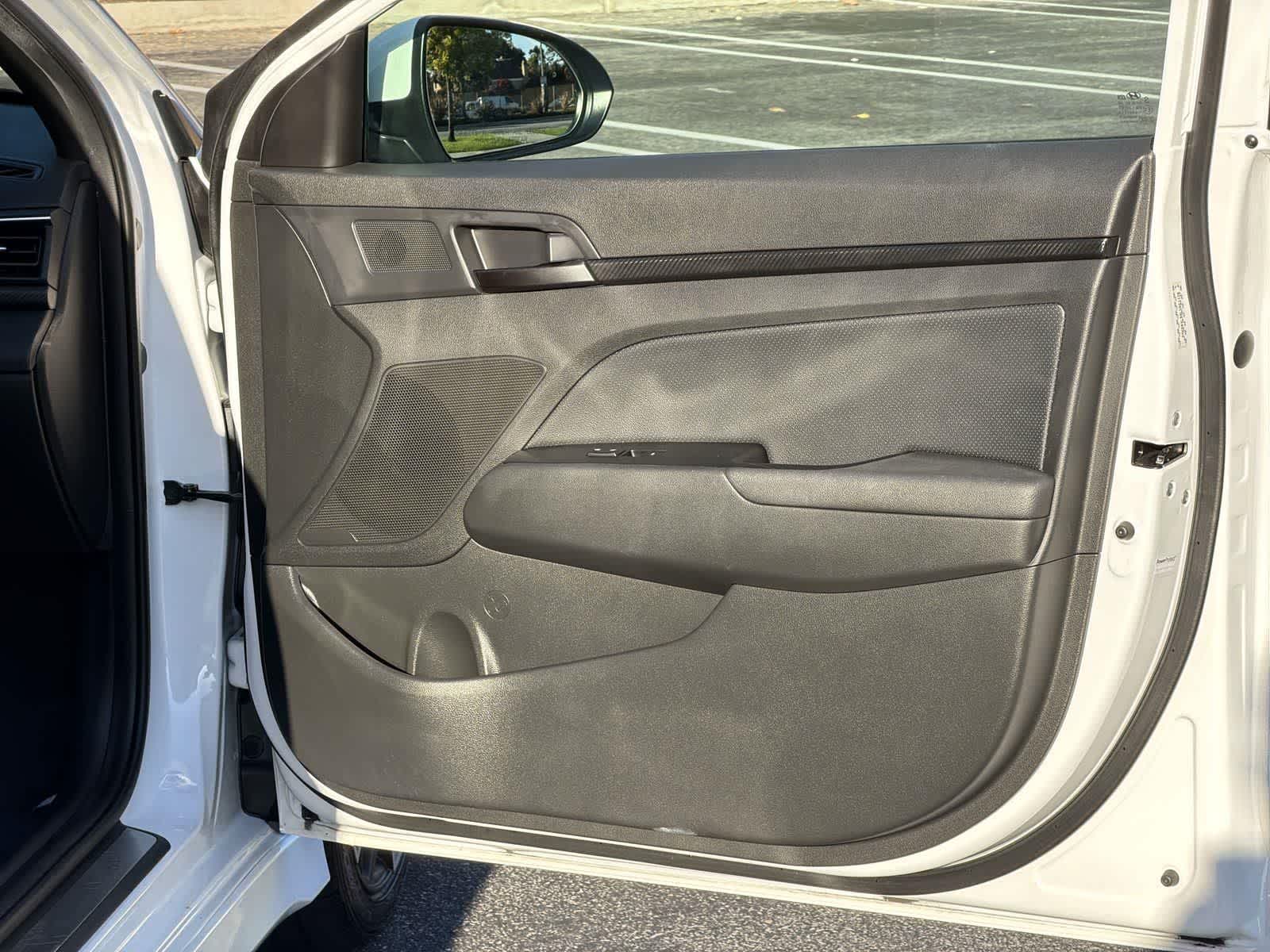 Thumbnail: 2020 Hyundai Elantra - 34