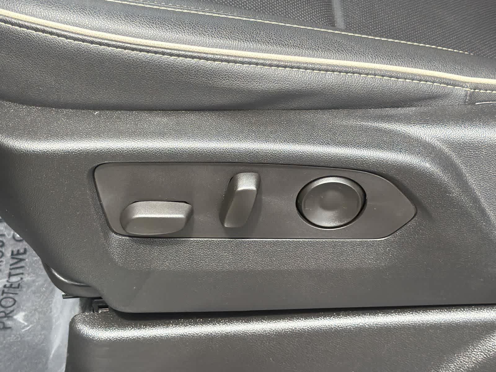 Thumbnail: 2023 GMC Yukon XL - 27