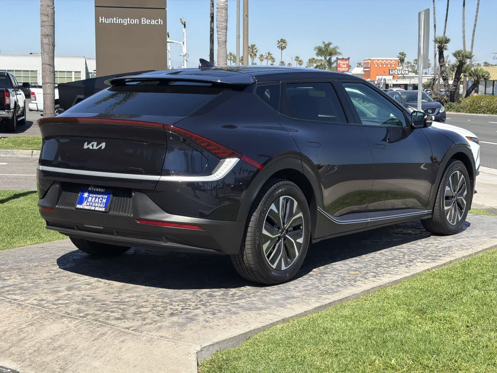 Thumbnail: 2022 Kia EV6 - 6