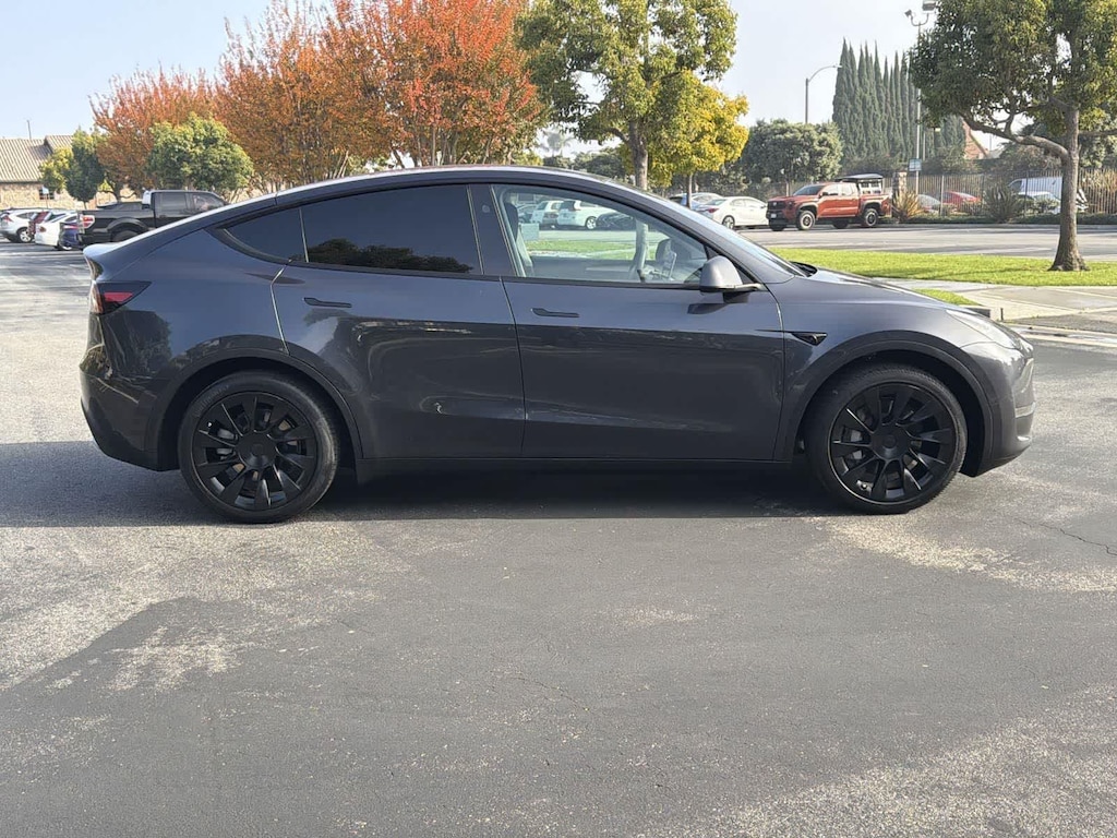 Used 2024 Tesla Model Y Long Range SUV