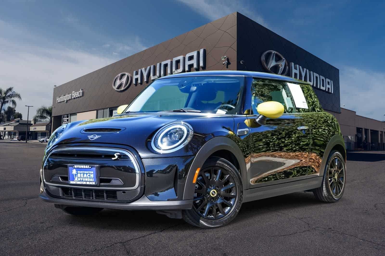 2022 MINI Hardtop Cooper SE's photo