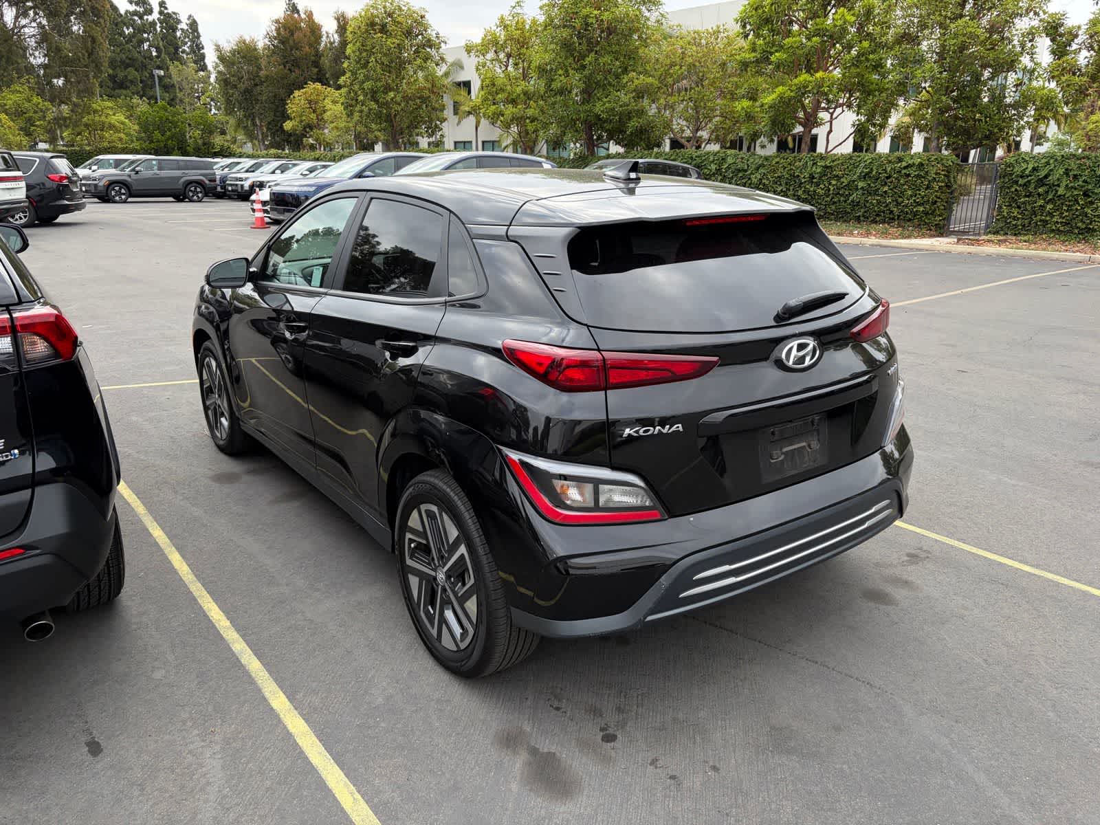 Used 2022 Hyundai Kona EV SEL with VIN KM8K33AG1NU138249 for sale in Huntington Beach, CA