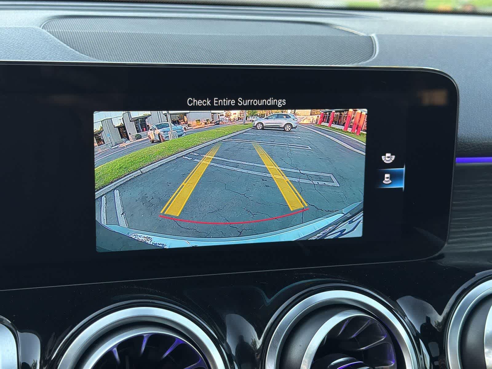 Thumbnail: 2023 Mercedes-Benz GLB - 18