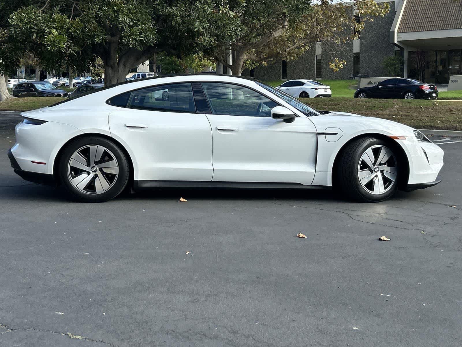 Thumbnail: 2023 Porsche Taycan - 3