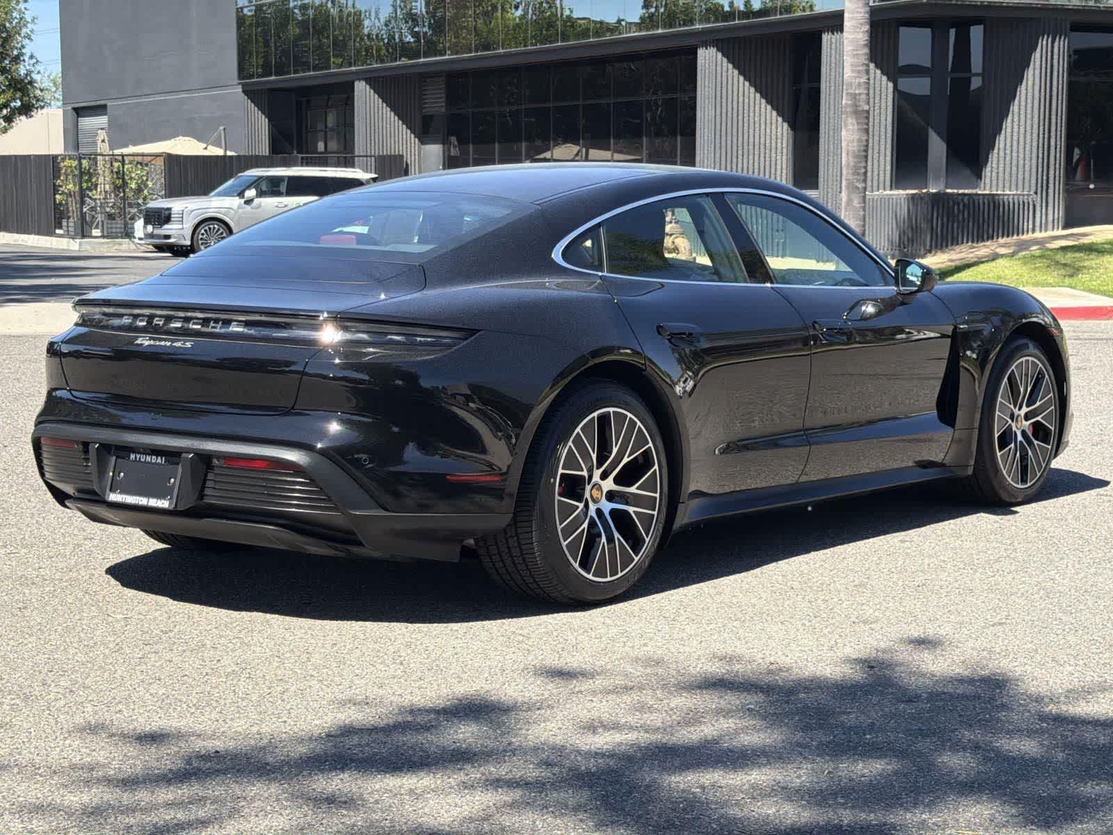 Thumbnail: 2022 Porsche Taycan - 6