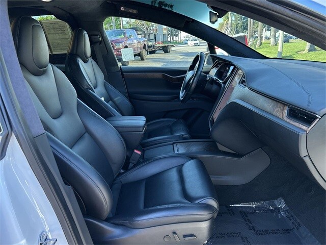 Thumbnail: 2020 Tesla Model X - 24