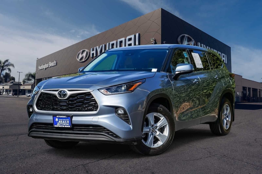 Used 2021 Toyota Highlander LE SUV