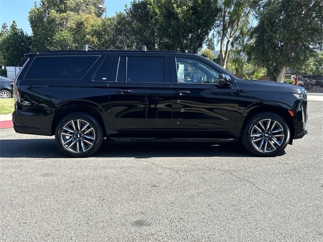 Thumbnail: 2023 Cadillac Escalade - 3