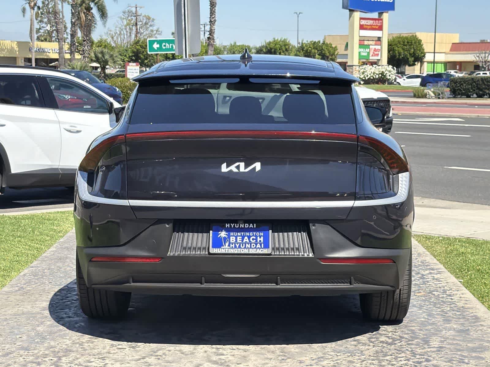 Thumbnail: 2022 Kia EV6 - 5