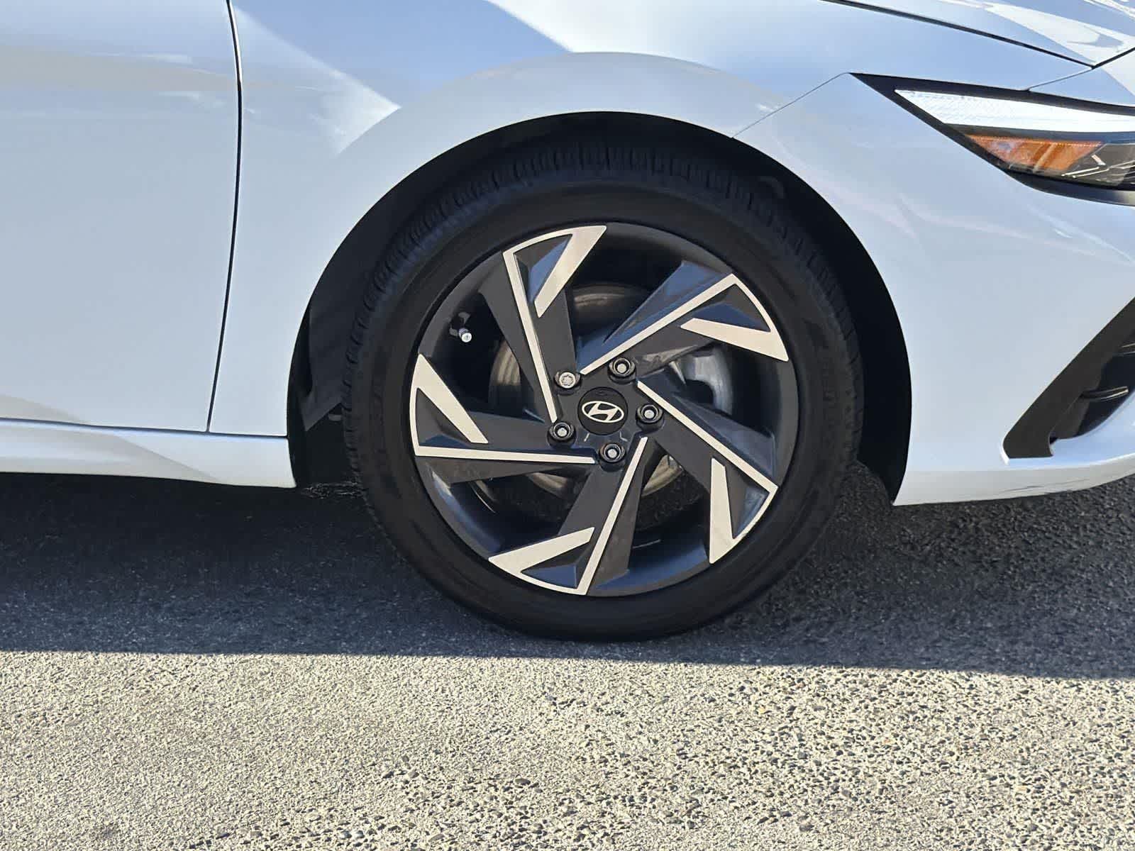 Thumbnail: 2025 Hyundai Elantra - 38