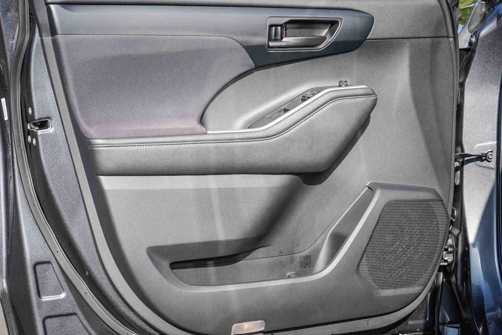 Thumbnail: 2020 Toyota Highlander - 19