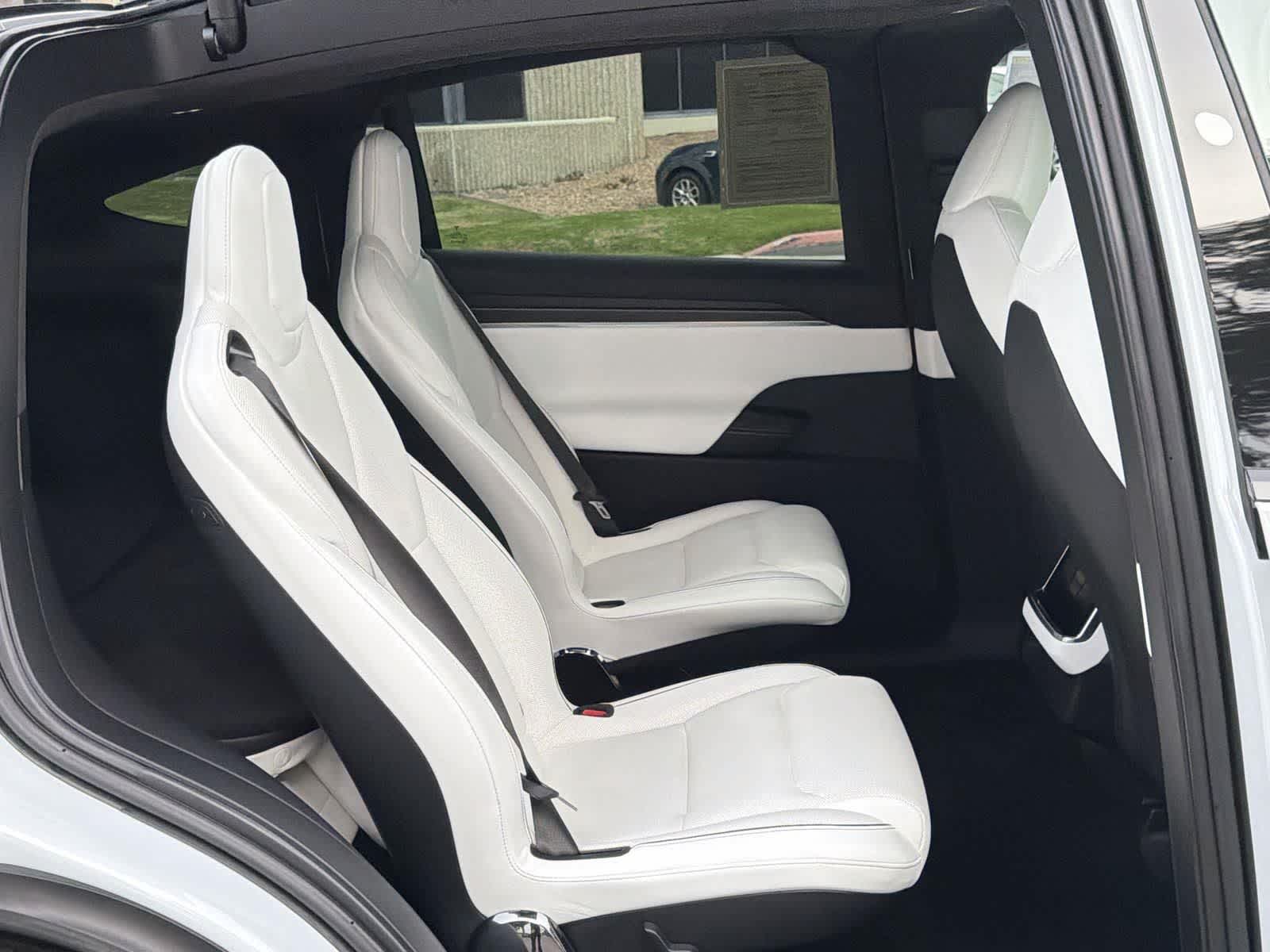 Thumbnail: 2022 Tesla Model X - 33